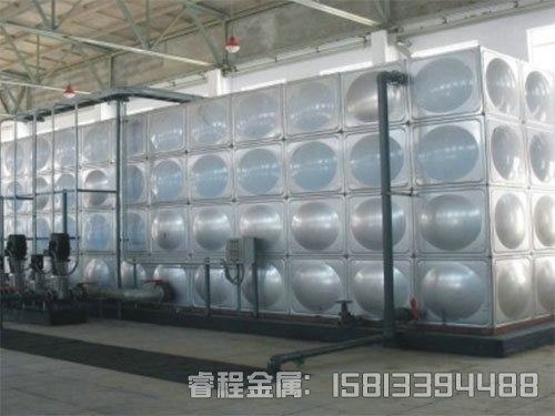 開發區企業加速器1060噸不銹鋼水箱群